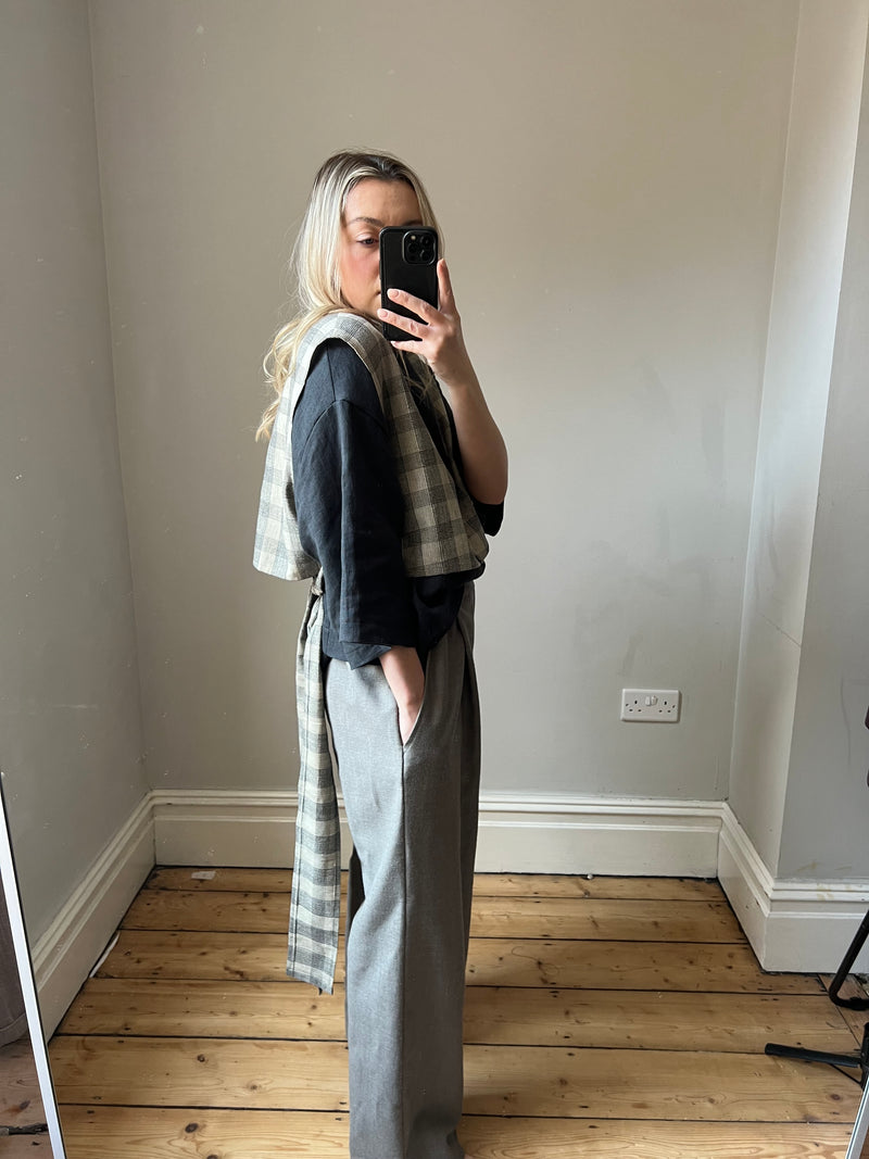Tie vest