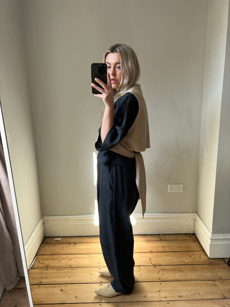 Tie vest