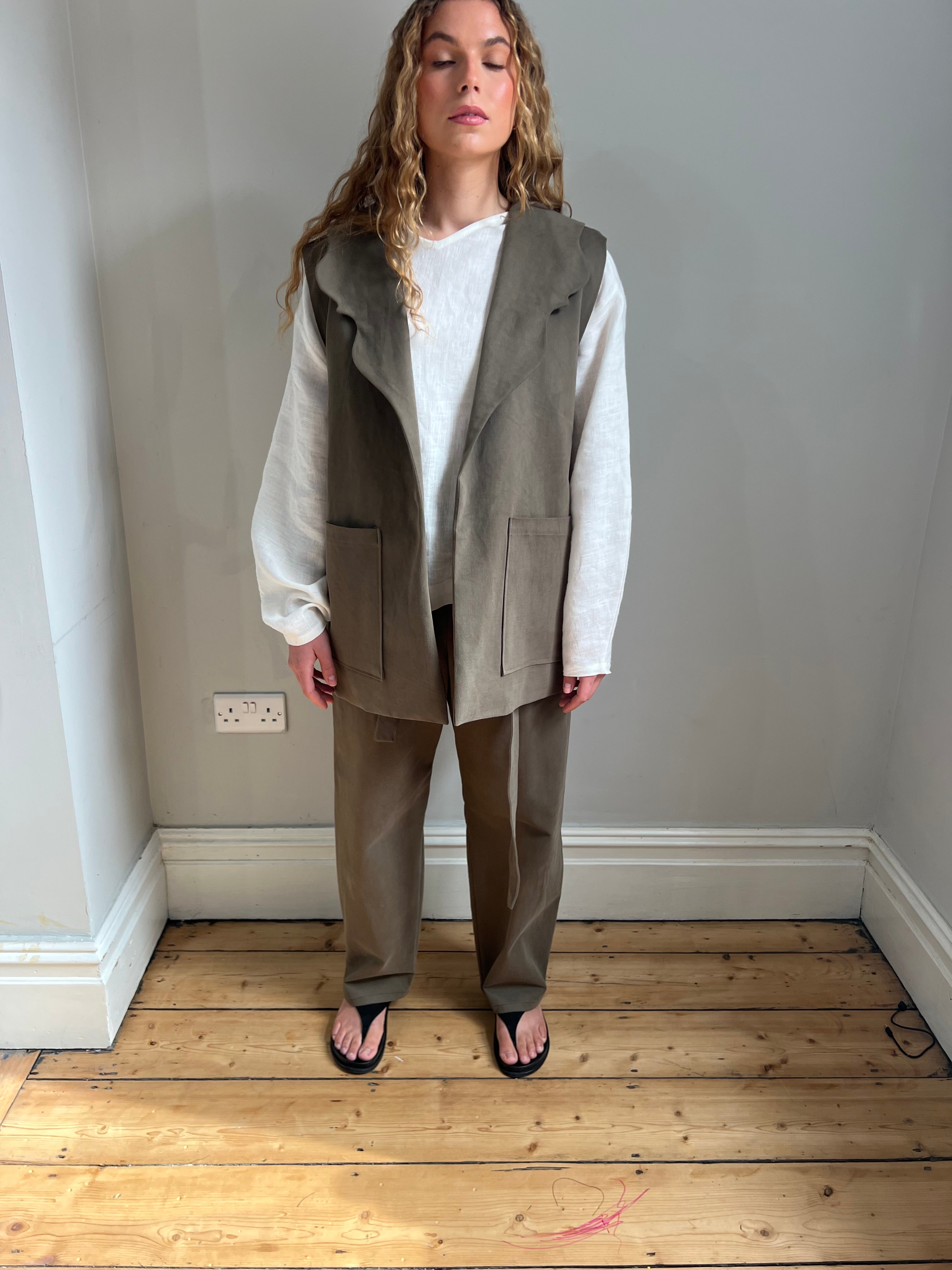 Wave Sleeveless Jacket