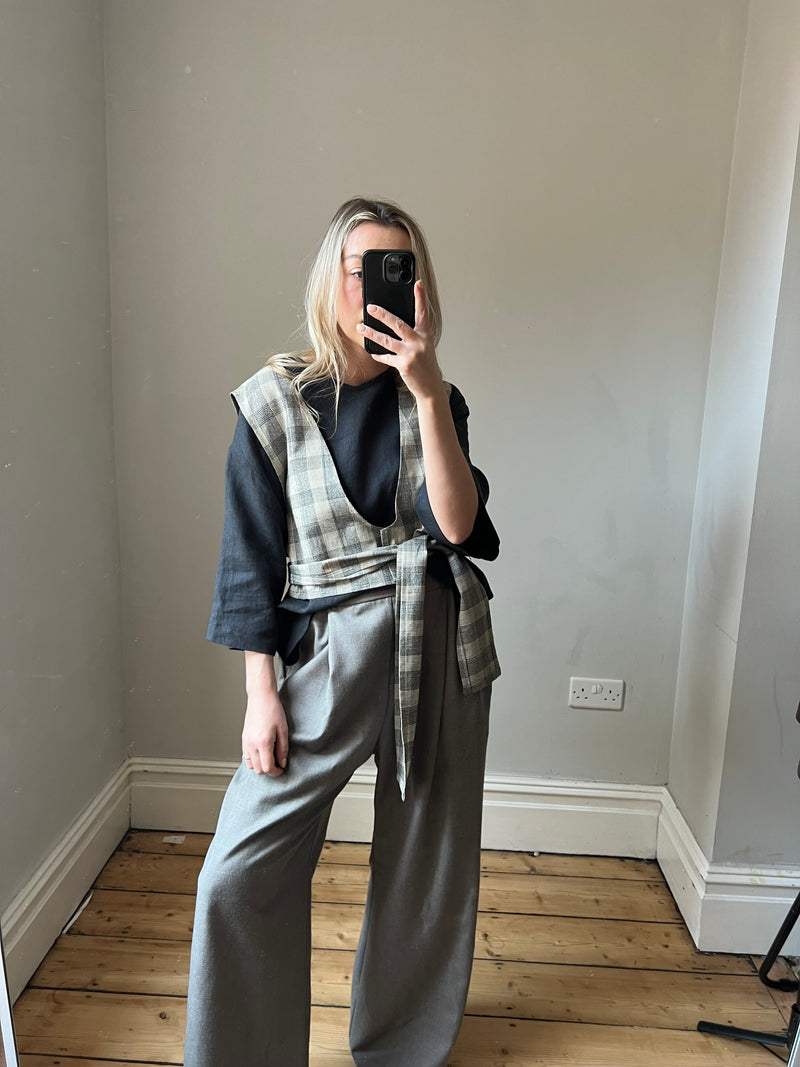 Tie vest