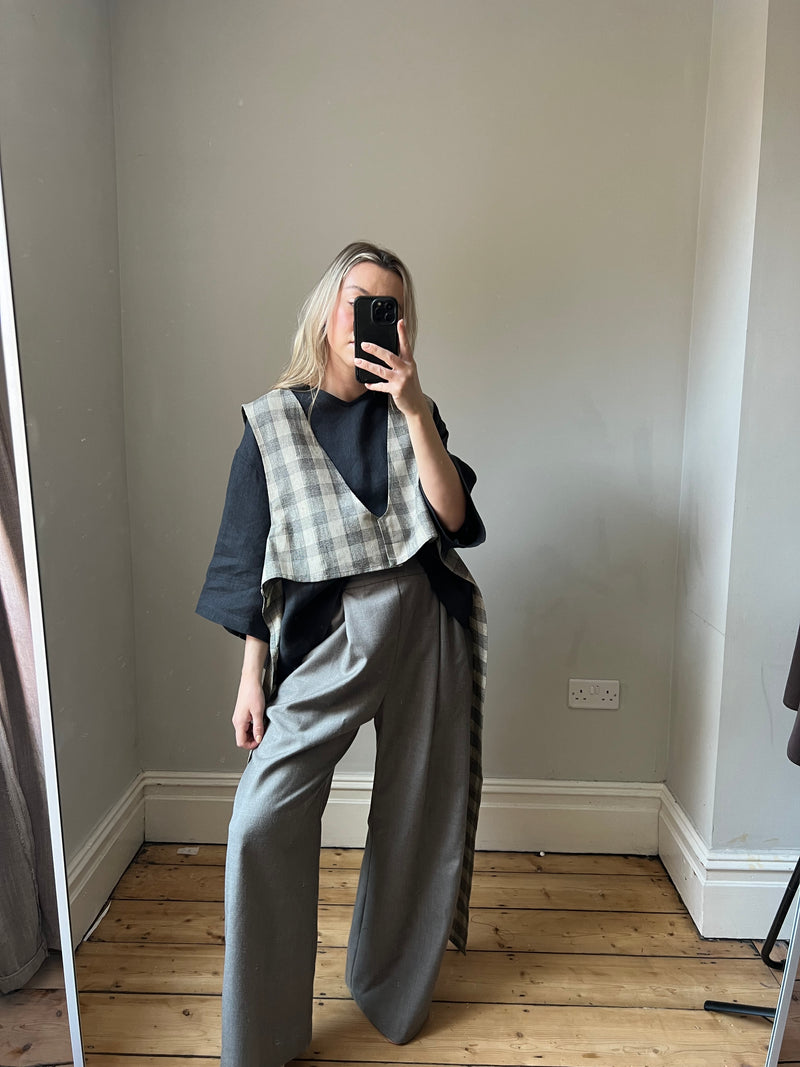 Tie vest