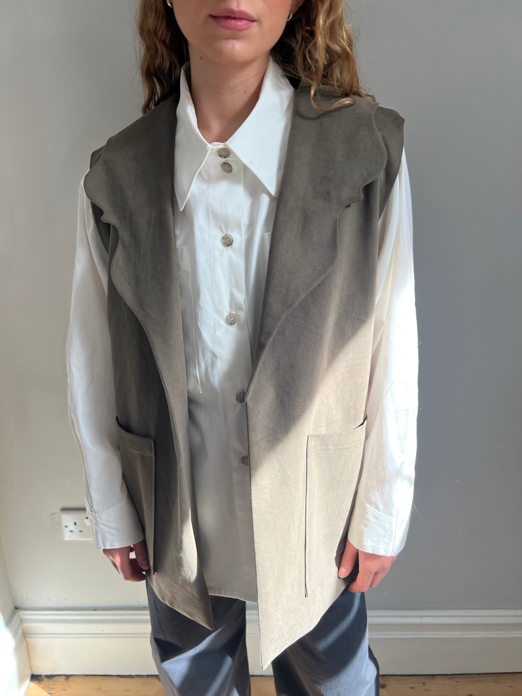 Wave Sleeveless Jacket