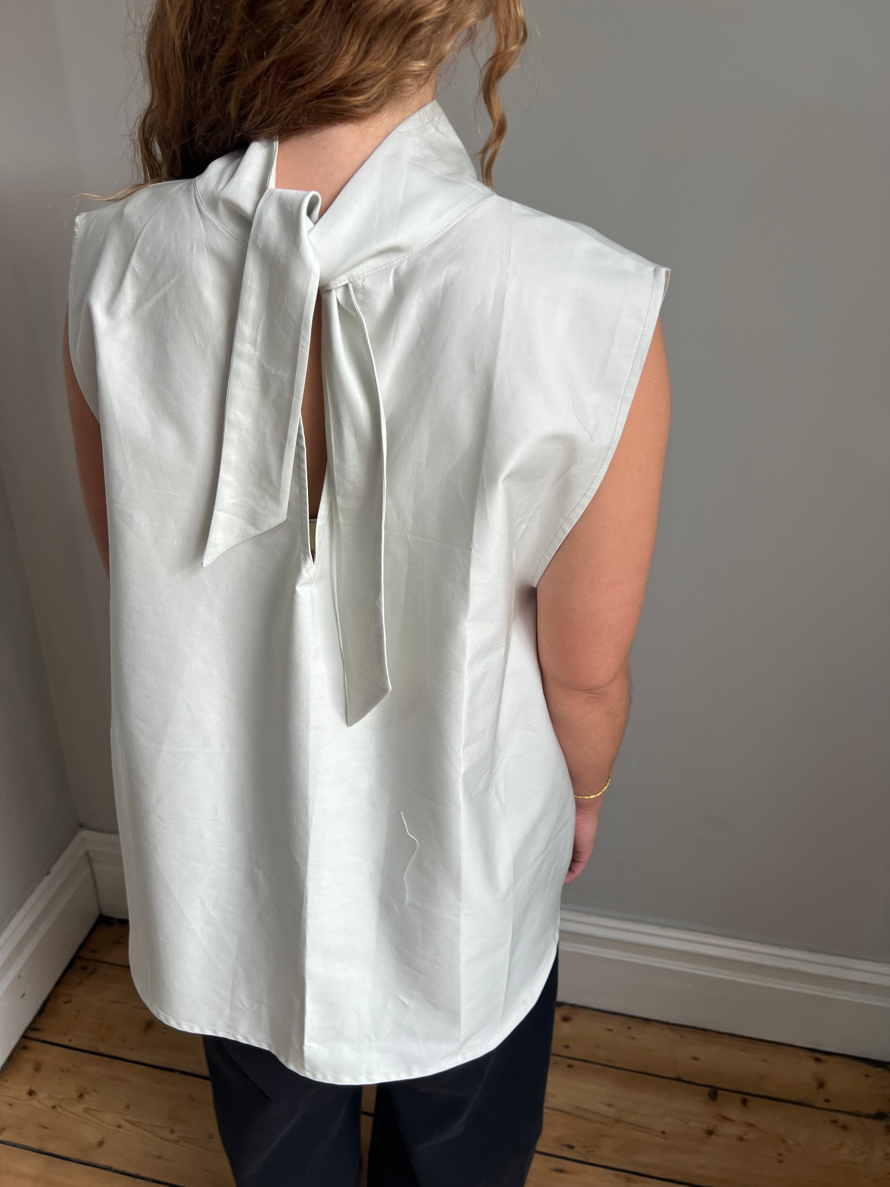 High Neck Shirt - Sleeveless