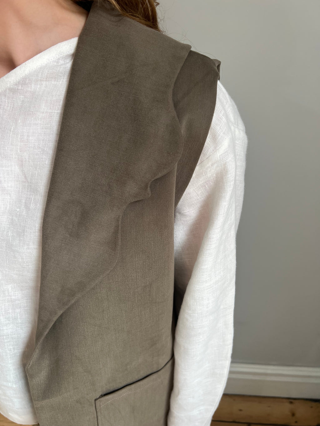 Wave Sleeveless Jacket