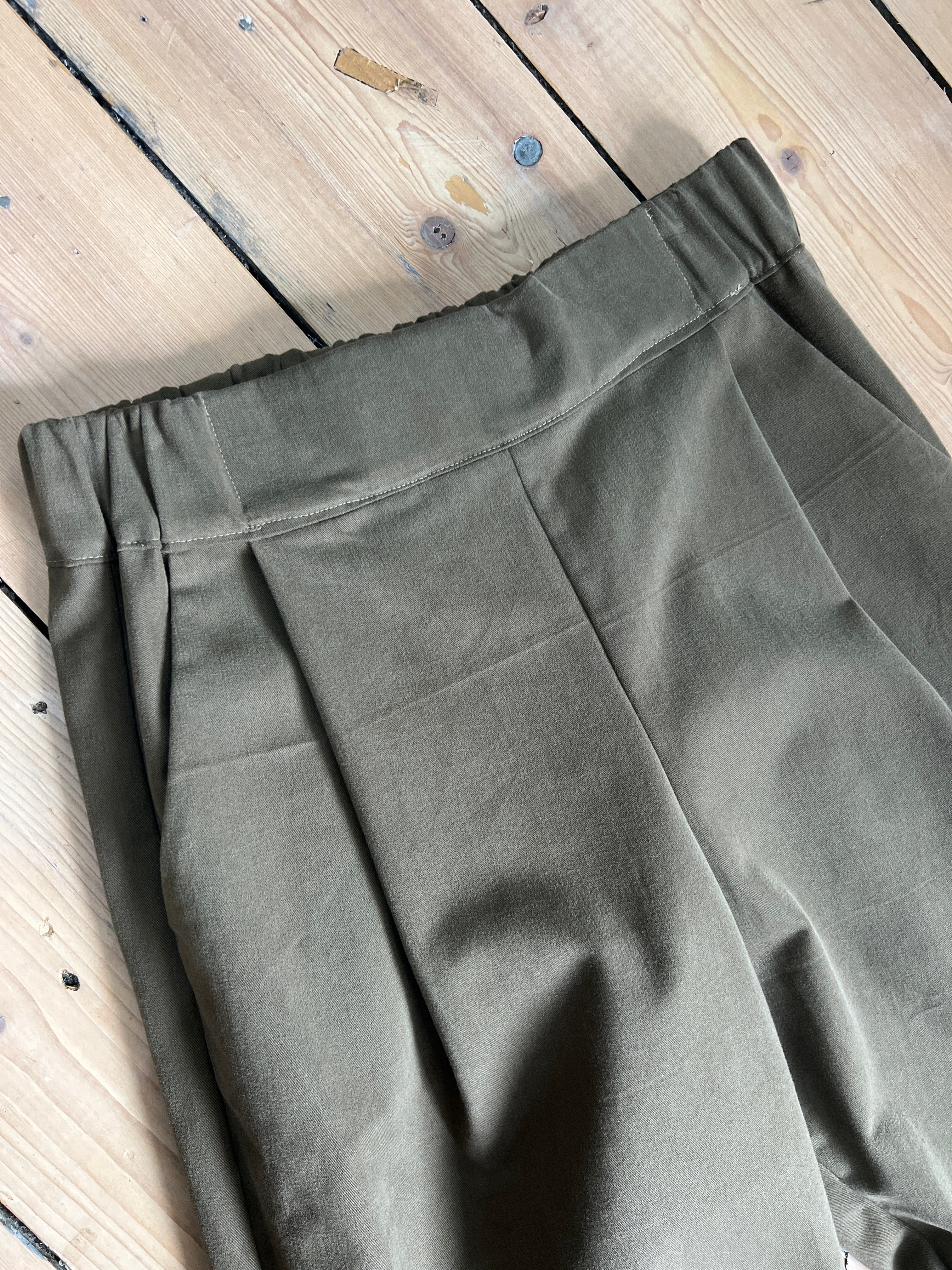 Khaki barrel cotton Trousers-sample