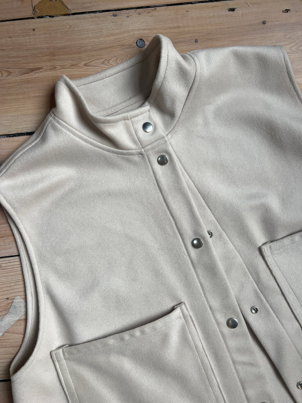 Sleeveless Wool Jacket Cream- sample