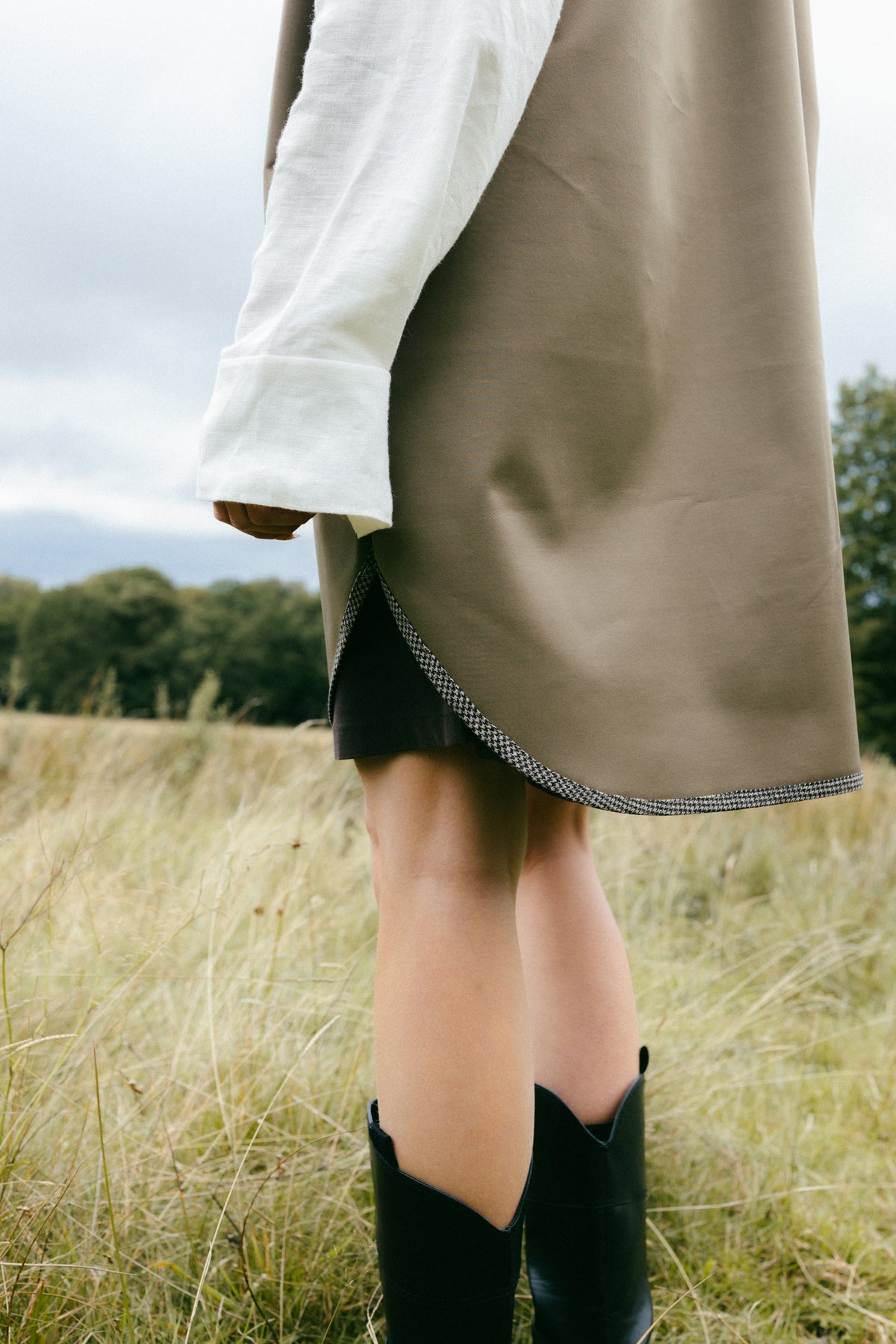 Sleeveless khaki/check jacket